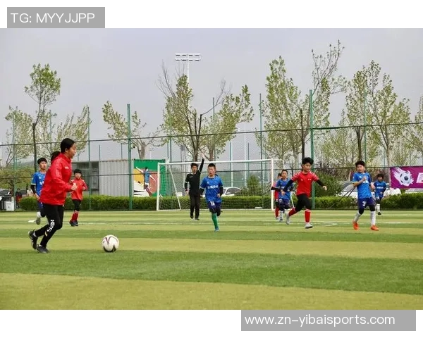 足球赛场上的激情与欢呼让我们一起感受比赛的魅力与团队的精神